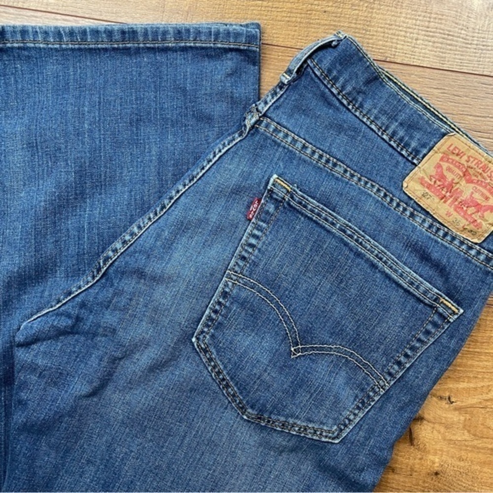 Levi's 627 Straight Leg Zip Fly Medium Wash Denim Jeans Men's Size 36 x 32 - Picture 2 of 7